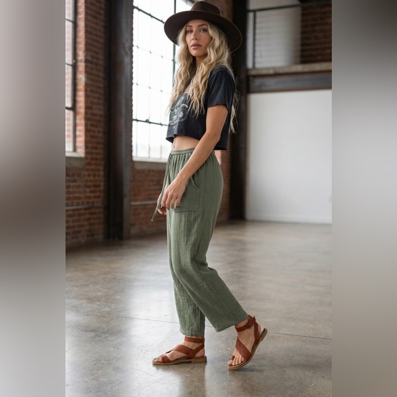 NIB Brand New In Box Very G Steffy Vegan Leather Strappy Flats Sandals - Picture 5 of 10